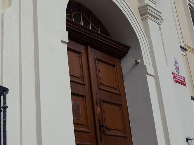 Zabytkowe drzwi ratusza w Lesznie w renowacji [ZDJĘCIA]