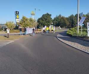 Protest górników w Jastrzębiu-Zdroju. Blokują kluczowe rondo i główne drogi