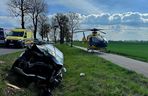 Huknęła oplem w drzewo. Wielu rannych, lądował śmigłowiec