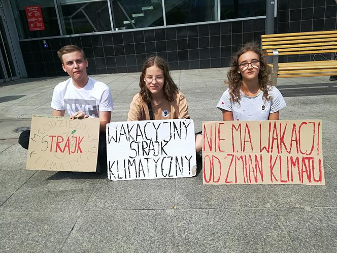 Miał być WIELKI PROTEST! Przyszły... trzy osoby. Porażka strajku klimatycznego