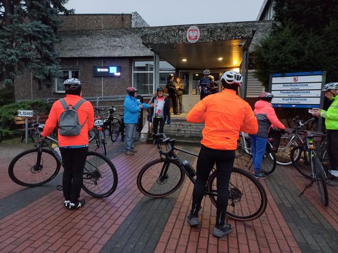 Z Leszna wystartował rajd rowerowy "Biało-Czerwono Zakręceni"