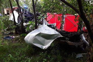 Łódź. Koszmarny wypadek 28-latka na ul. Frezjowej. Z BMW nic nie zostało 