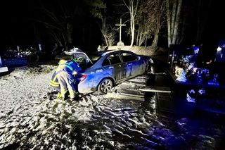 Zdemolował bramę cmentarza i wjechał w nagrobki! Zaskakujące zachowanie 41-latka