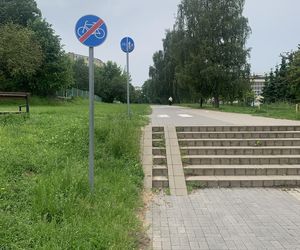 Schody dzielą ścieżkę rowerową. W internecie pojawiła się dyskusja na temat lubelskiej infrastruktury 