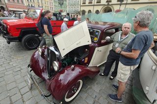 Parada zabytkowych samochodów