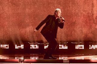 John Porter prezentuje odświeżony singiel „Refill” i rusza w jubileuszową trasę „Helicopters ’45”