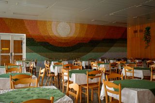 Tej mozaiki Bogdana Skopińskiego już nie zobaczycie. Wyburzono ośrodek, w którym się znajdowała; architekt nowej inwestycji nie odpowiada na telefony