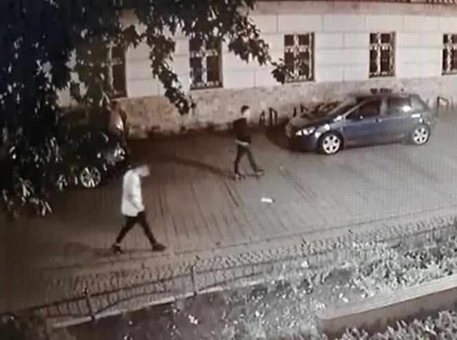 Zaginiony Maciej wychodzi z klubu 