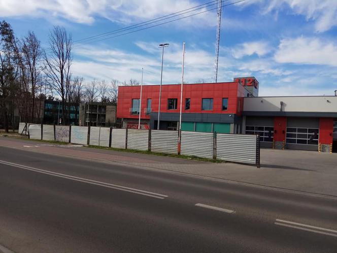 Legionowscy strażacy pokazują swoją nową remizę