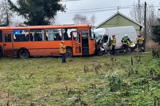 Jeziorzany pod Tarczynem. Bus uderzył w autobus szkolny. Wśród rannych małe dzieci