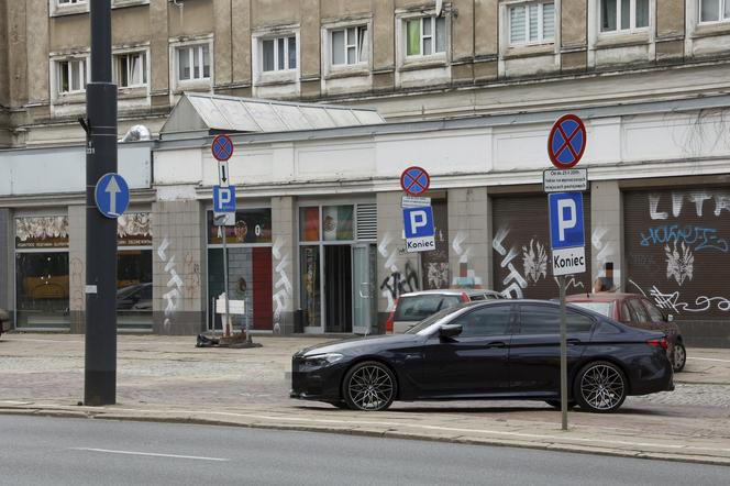 Niedawno obchodziliśmy jej siódme urodziny, ósmych już nie będzie. Największa w Warszawie dziura rozpłynęła się w powietrzu