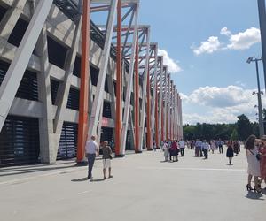 Kongres Świadków Jehowy w Białymstoku. Na stadionie miejskim tysiące uczestników [ZDJĘCIA]