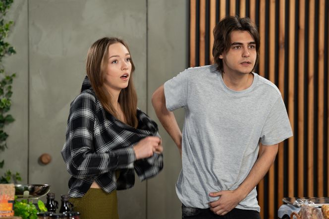 Barwy szczęścia odc. 3210. Romeo (Jacek Tyszkiewicz), Ewelina (Amelia Listwoń)