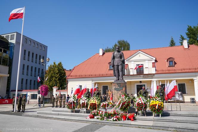 Obchody Święta Wojska Polskiego w Białymstoku. Zobacz jak mieszkańcy uczcili 15 sierpnia [ZDJĘCIA]