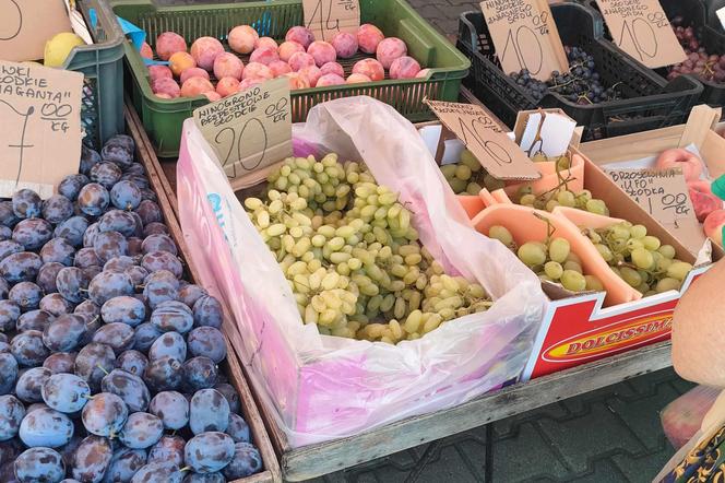 Winogrona na łódzkich targowiskach i w marketach. Sprawdź, ile kosztują [ZDJĘCIA]