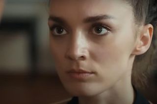 Dziedzictwo. Yaman omal nie zdemaskuje Nany! Tak opiekunka wybrnie z sytuacji. Streszczenie 575. odcinka Emanet (19.05.2025)