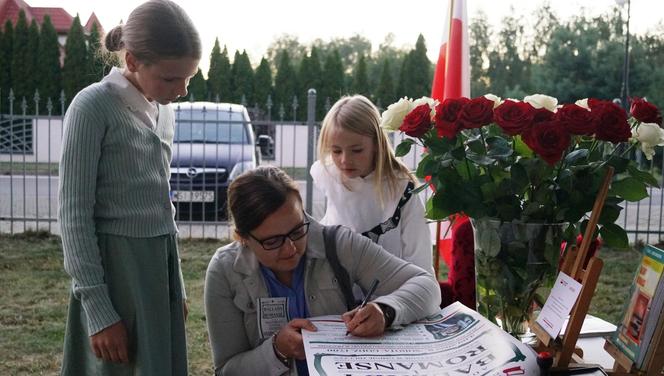 ZOBACZ ZDJĘCIA z wydarzenia "Narodowe Czytanie w Zbuczynie" w 2022 roku