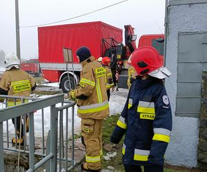  W wigilijny poranek strażacy z powiatu łęczyńskiego uratowali bobry, które utknęły na zaporze