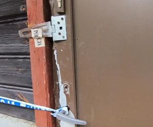 Celestynów. Nastolatkowie zdemolowali cudzy dom. Wyrzucili nawet telewizor przez okno [ZDJĘCIA]