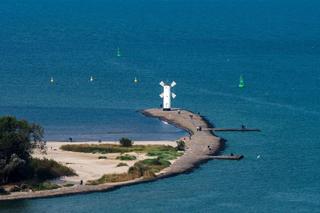 To jedna z najczystszych plaż nad Bałtykiem. Śnieżnobiały piasek i muszelki to początek! Malediwy się chowają!