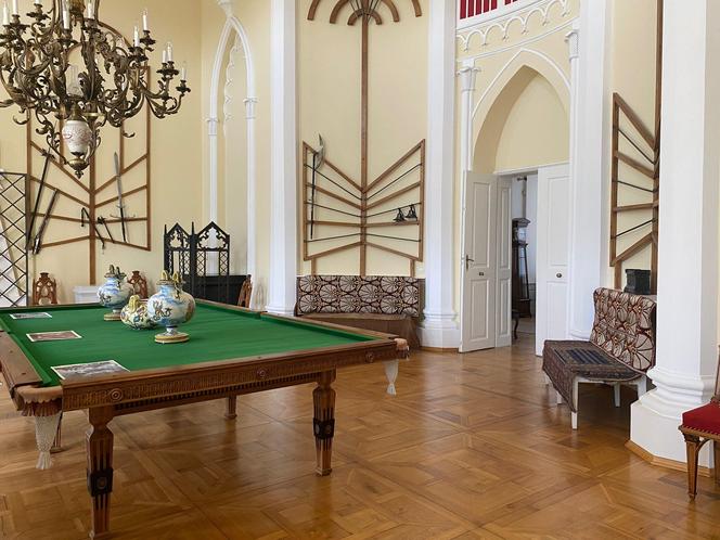 Pałac w Rogalinie zachwyca turystów. Znajduje się 20 kilometrów od Poznania 