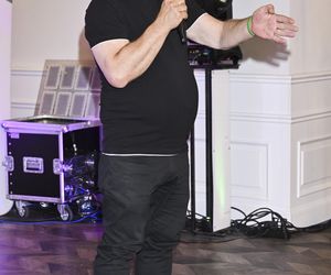 Grzegorz Halama nagle zniknął z show-biznesu. Nie do wiary, jak dziś wygląda znany kabareciarz