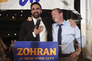 Zohran Mamdani pokonał Andrew Cuomo w demokratycznych prawyborach