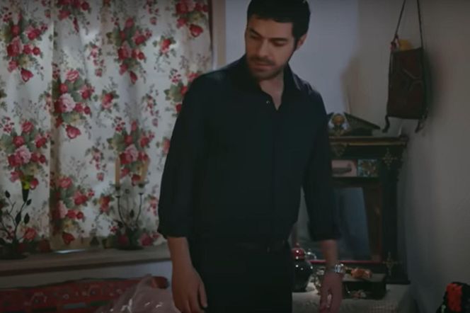 By ochłonąć, Halil wyjdzie na zewnątrz 