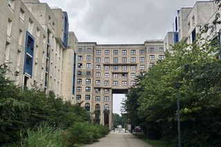 Picasso's Arenas. Budynek mieszkalny położony w Noisy-le-Grand pod Paryżem