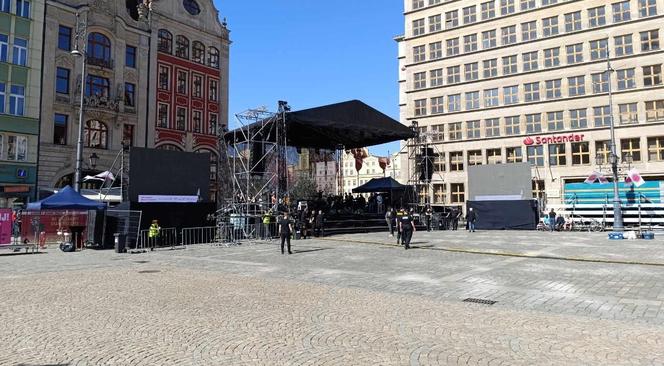 Gitarowy Rekord Świata 2024 we Wrocławiu rozpoczęty! Tak od samego rana wygląda teraz Rynek 