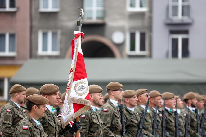 Przysięga wojskowa w Sosnowcu. Żołnierze przedefilowali przez miasto