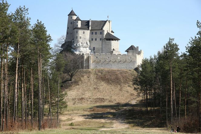 Ten zamek to prawdziwa perła na Szlaku Orlich Gniazd. Jego wnętrza rozbudzają wyobraźnię!