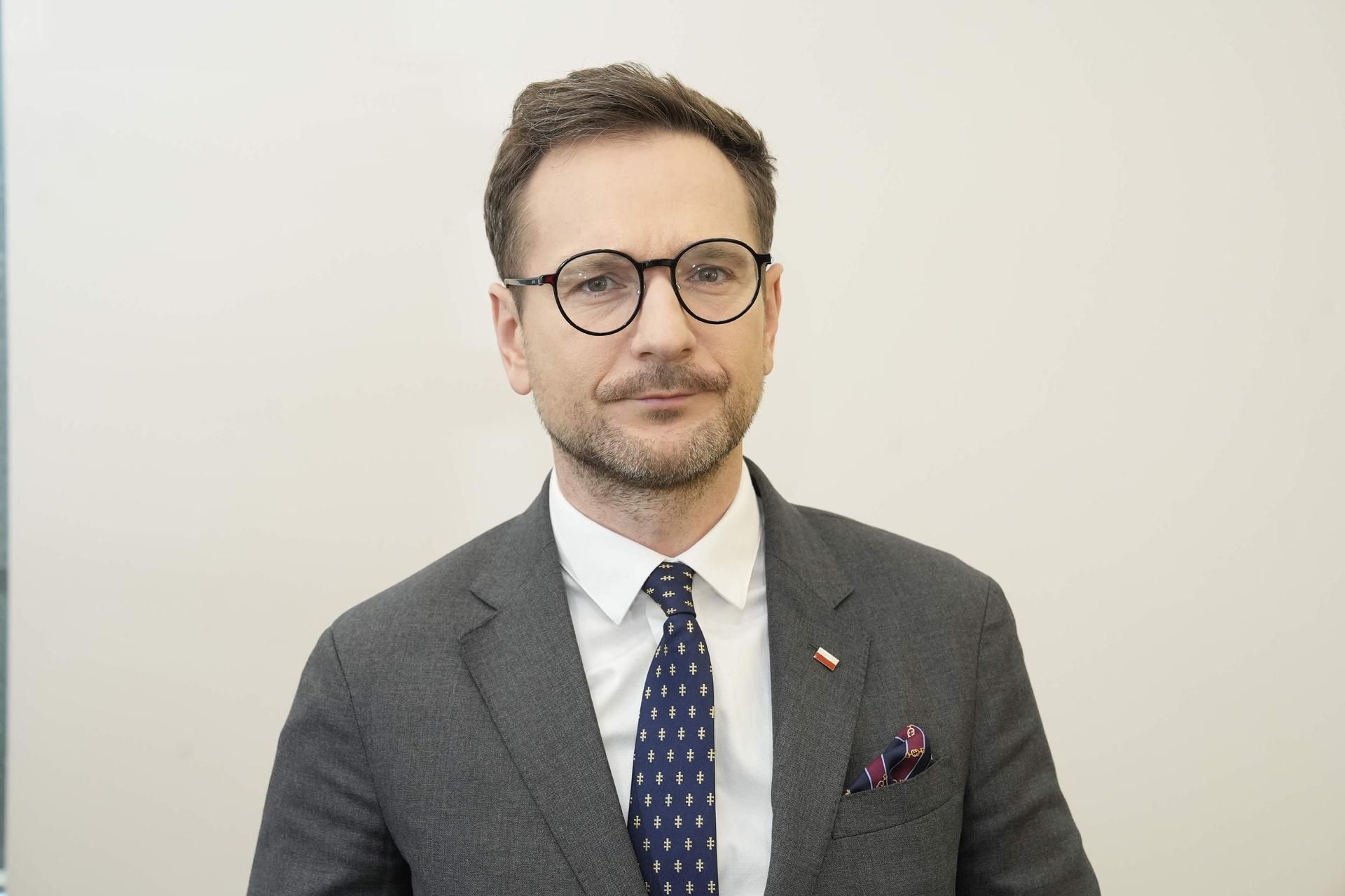 Niepokojące doniesienia polskiego europosła! Buda alarmuje: "Ostrzelanie całego boku…