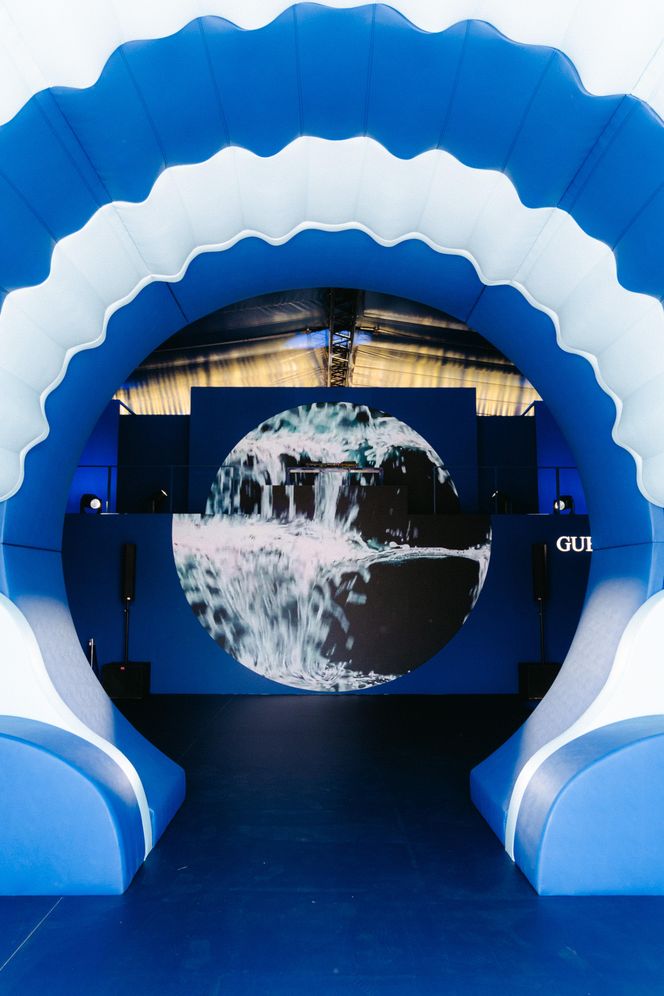 GUESS JEANS x MODIVO