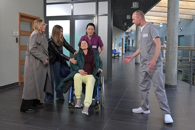 Pierwsza miłość, odcinek 4042: Kinga (Aleksandra Zienkiewicz), Marysia (Aneta Zając), Marta (Honorata Witańska)