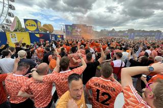 Strefa kibica w Hamburgu podczas meczu Polska - Holandia
