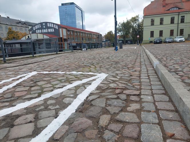 Plac Solny w Bydgoszczy wygląda teraz jak w XIX wieku. Wystarczyło zdjąć starą nawierzchnię