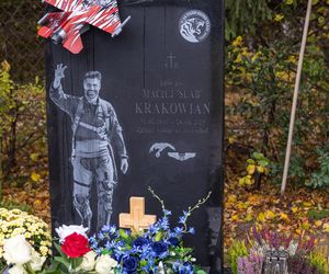 Tak wygląda grób Macieja Krakowiana przez 1 listopada
