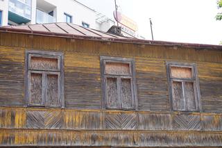 Drewniany zabytkowy dom w centrum Białegostoku. To część Kwartału Kaczorowskiego przy ul. Mazowieckiej