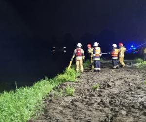 Dankowice: 18-latek wpadł w poślizg. Jego auto wjechało do stawu