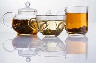 Fakty i mity o herbacie. Dlaczego warto ją pić? 