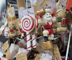 Lato się kończy, a w sklepach już święta Bożego Narodzenia. Klienci w szoku. To przesada!