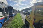 W środę, 6 sierpnia rano doszło do zderzenia autobusu z tramwajem, w którym podróżowało około 45 osób