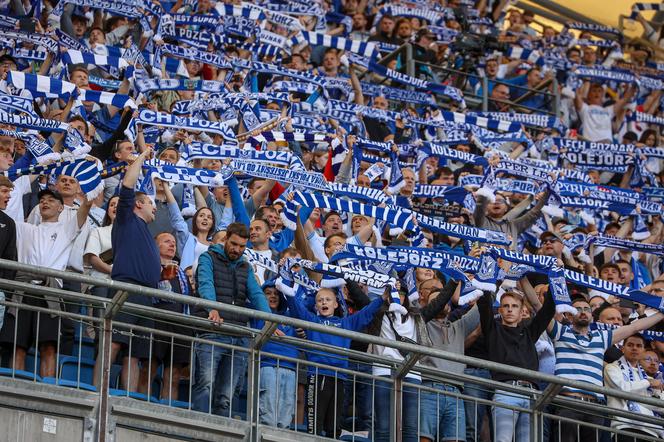 Lech Poznań - Legia Warszawa. Kibice Kolejorza wierzyli w zwycięstwo, a skończyło się klapą i gwizdami