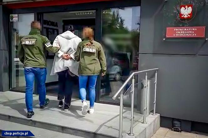 Bydgoszcz: CBŚP i KAS rozbiły grupę oszustów! Zatrzymano aż 12 osób