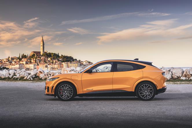 Ford Mustang Mach-E GT (Cyber Orange)