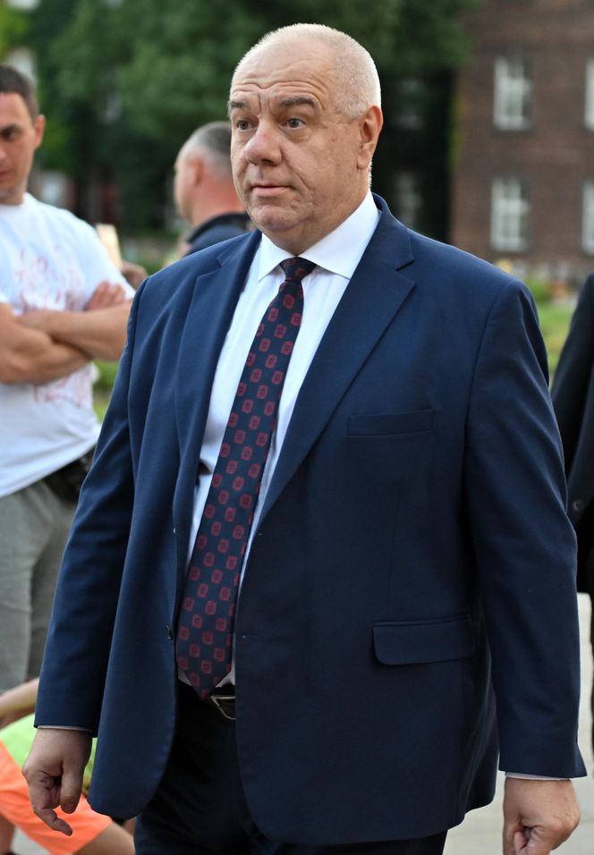 Jacek Sasin wprost nie do poznania! Zgubił już prawie 40 kg w pół roku! Jak to zrobił?