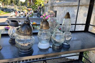 Zniczodzielnia na cmentarzu przy ul. Rejtana