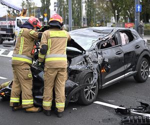 Dachowanie w Warszawie! Wcześniej na tej ulicy doszło do śmiertelnej masakry