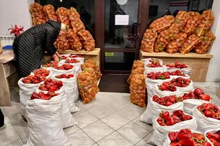 Romanowski wspiera rolnika. Zaprasza do poselskiego biura po paprykę